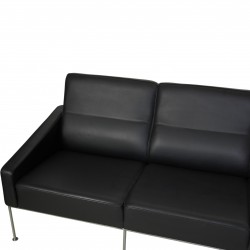 Arne Jacobsen 3304 4.personers lufthavnssofa i sort læder