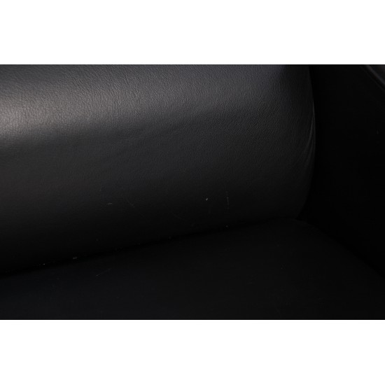 Arne Jacobsen 3304 4.personers lufthavnssofa i sort læder