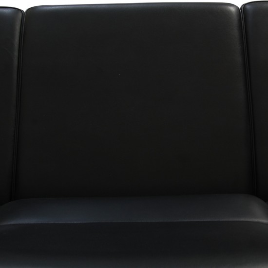 Arne Jacobsen 3304 4.personers lufthavnssofa i sort læder