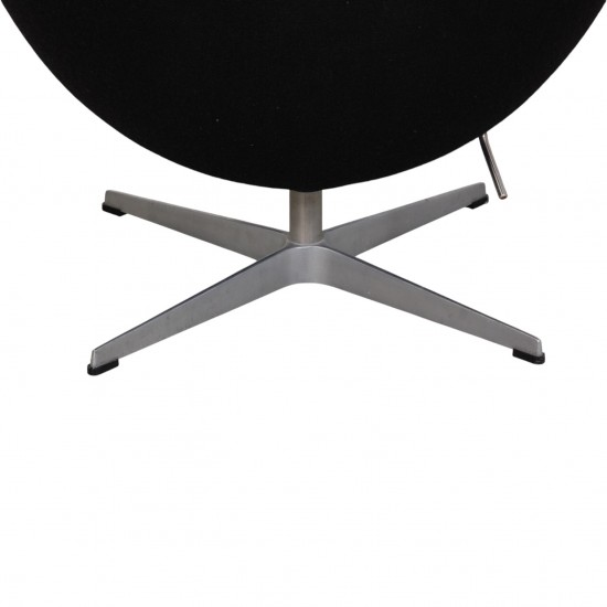 Arne Jacobsen Ægget stol i sort stof