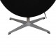 Arne Jacobsen Ægget stol i sort stof