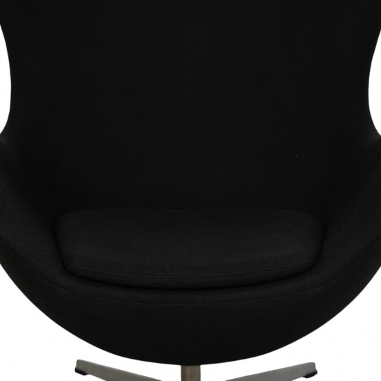 Arne Jacobsen Ægget stol i sort stof