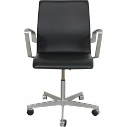 Arne Jacobsen Oxford office chair in black Aura leather