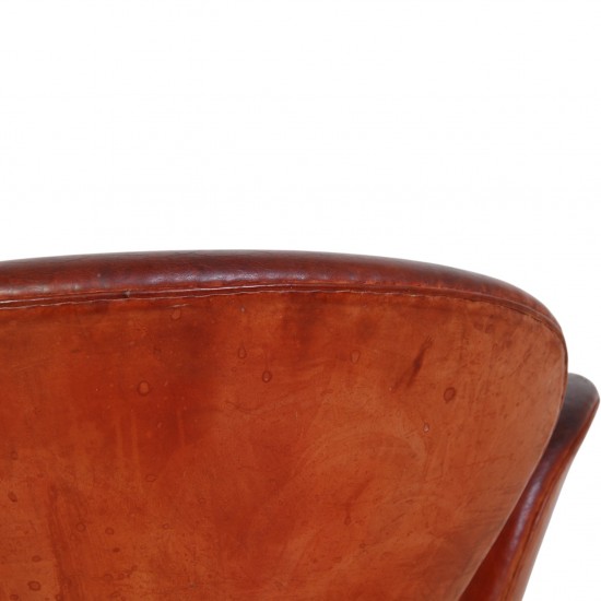 Arne Jacobsen Svane stol i patineret cognac læder