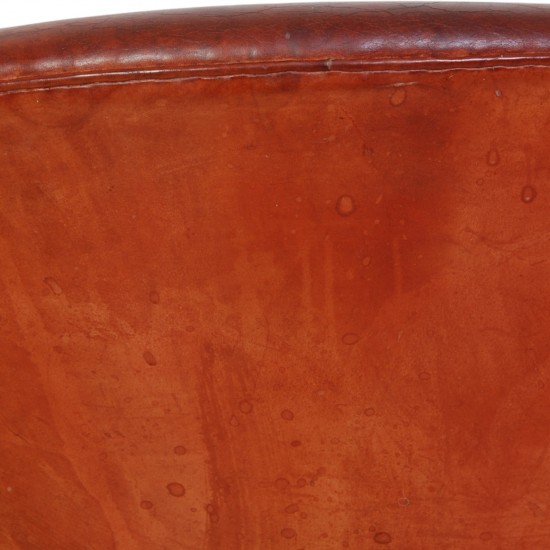 Arne Jacobsen Svane stol i patineret cognac læder
