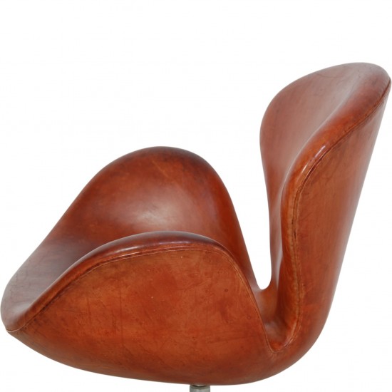 Arne Jacobsen Svane stol i patineret cognac læder