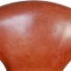 Arne Jacobsen Svane stol i patineret cognac læder