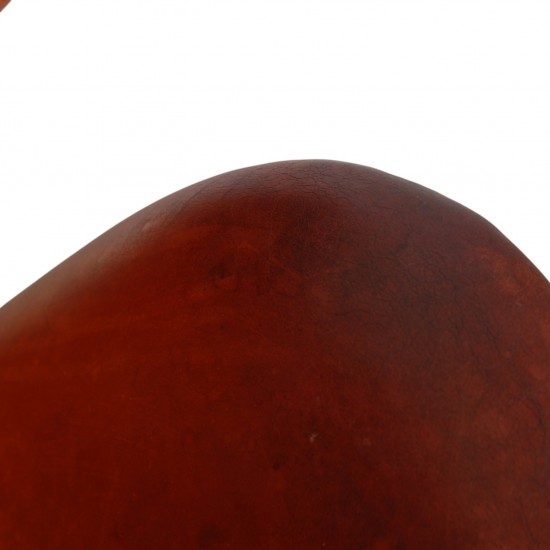 Arne Jacobsen Svane stol i patineret cognac læder