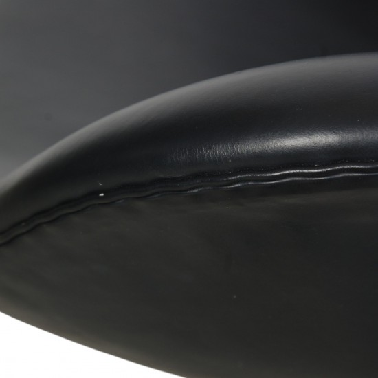 Arne Jacobsen Høj Svane stol i sort Essential læder