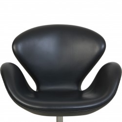 Arne Jacobsen Tall Swan chair in black Essential leather