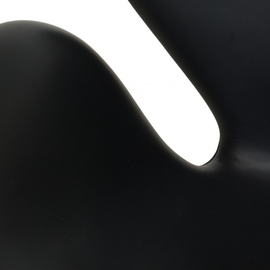 Arne Jacobsen Høj Svane stol i sort Essential læder