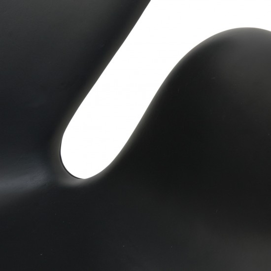 Arne Jacobsen Høj Svane stol i sort Essential læder