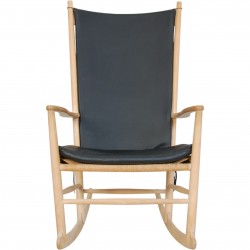 Hans Wegner J16 Gyngestol i bøg, og med sorte læder hynder