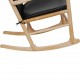 Hans Wegner J16 Gyngestol i bøg, og med sorte læder hynder