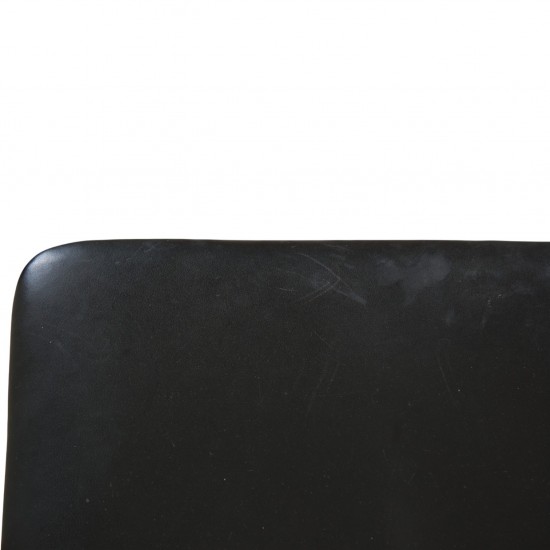 Hans Wegner CH28 Savbukkestol i eg og sort læder