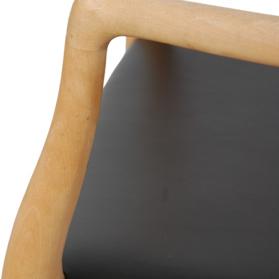 NO Møller NO62 armchair in beech and black leather