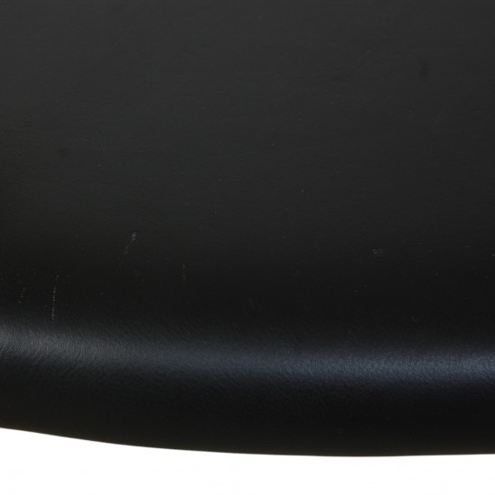 NO Møller NO62 armchair in beech and black leather