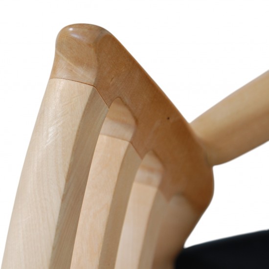 NO Møller NO62 armchair in beech and black leather