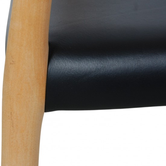 NO Møller NO62 armchair in beech and black leather