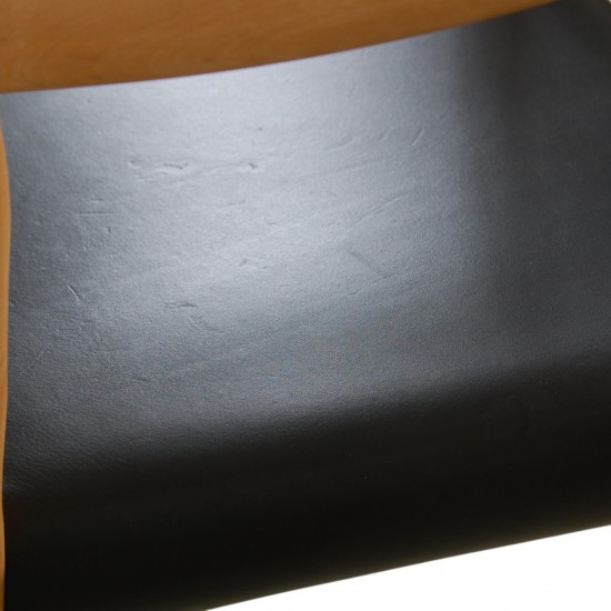 NO Møller NO62 armchair in beech and black leather