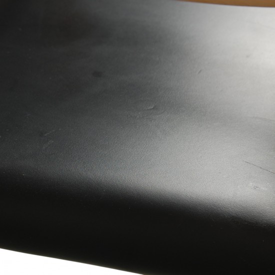 NO Møller NO62 armchair in beech and black leather