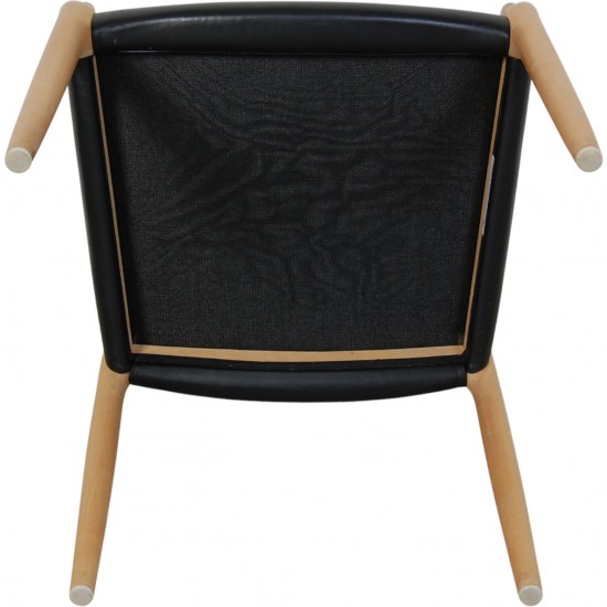 NO Møller NO62 armchair in beech and black leather