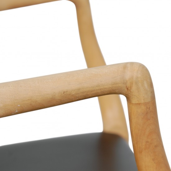 NO Møller NO62 armchair in beech and black leather