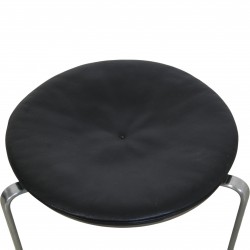 Poul Kjærholm PK33 Skammel i sort Aura læder