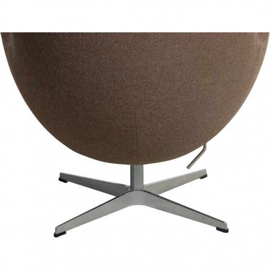 Arne Jacobsen Ægget stol i brun uld
