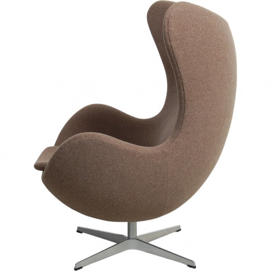 Arne Jacobsen Ægget stol i brun uld