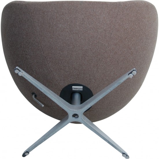 Arne Jacobsen Ægget stol i brun uld