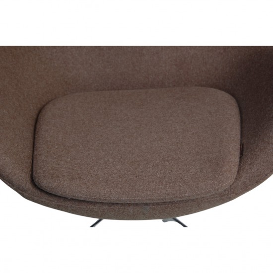 Arne Jacobsen Ægget stol i brun uld