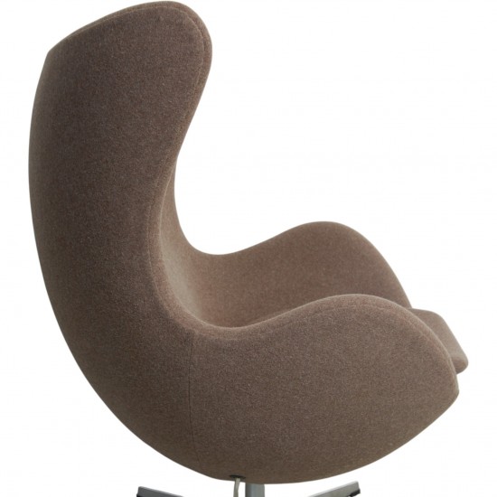 Arne Jacobsen Ægget stol i brun uld