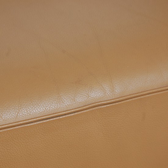 Le Corbusier 2-personers LC3 sofa i karamel farvet læder