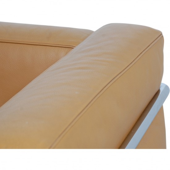 Le Corbusier 2-personers LC3 sofa i karamel farvet læder