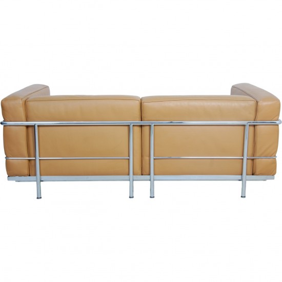 Le Corbusier 2-personers LC3 sofa i karamel farvet læder