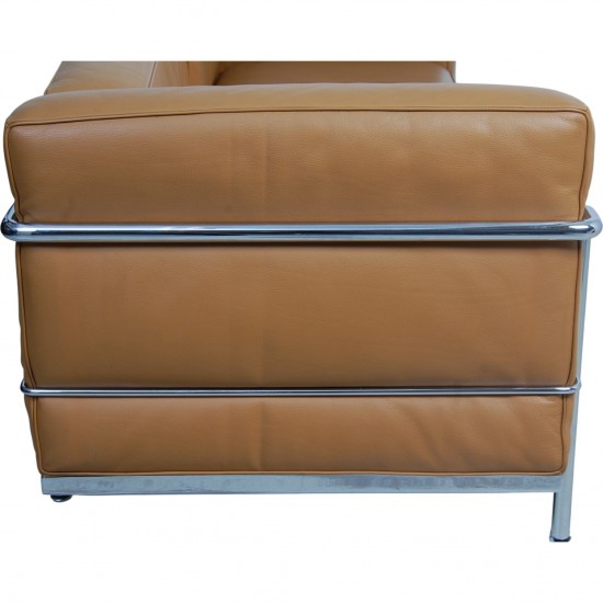 Le Corbusier 2-personers LC3 sofa i karamel farvet læder