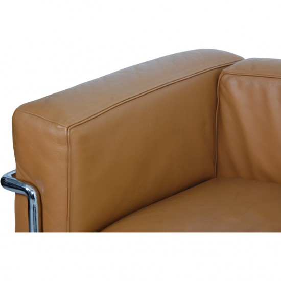 Le Corbusier 2-personers LC3 sofa i karamel farvet læder
