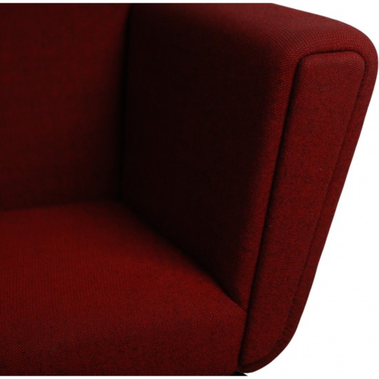 Hans Wegner Wingchair med skammel i rødt stof