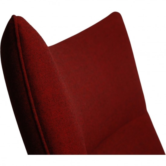 Hans Wegner Wingchair med skammel i rødt stof