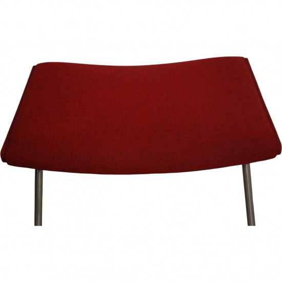 Hans Wegner Wingchair med skammel i rødt stof