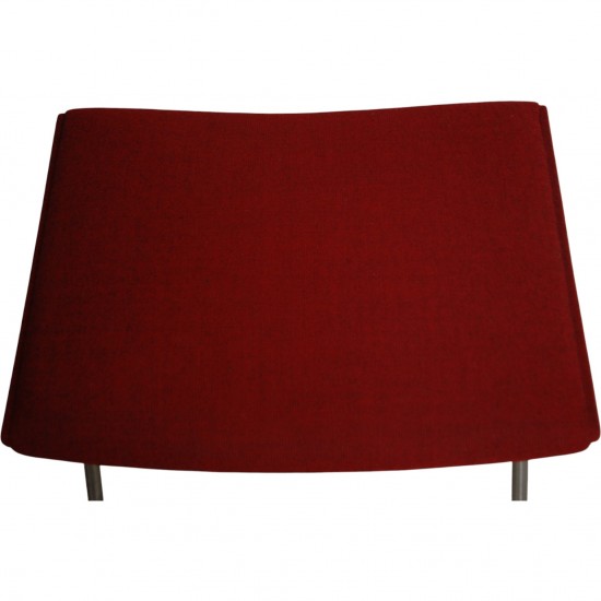 Hans Wegner Wingchair med skammel i rødt stof