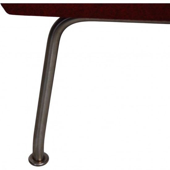 Hans Wegner Wingchair med skammel i rødt stof