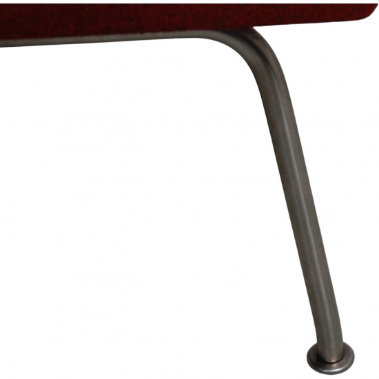 Hans Wegner Wingchair med skammel i rødt stof