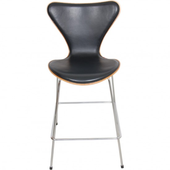 Arne Jacobsen 3187 Barstol i kirsebærtræ og sort læder