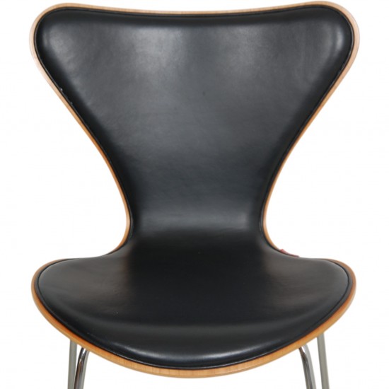 Arne Jacobsen 3187 Barstol i kirsebærtræ og sort læder