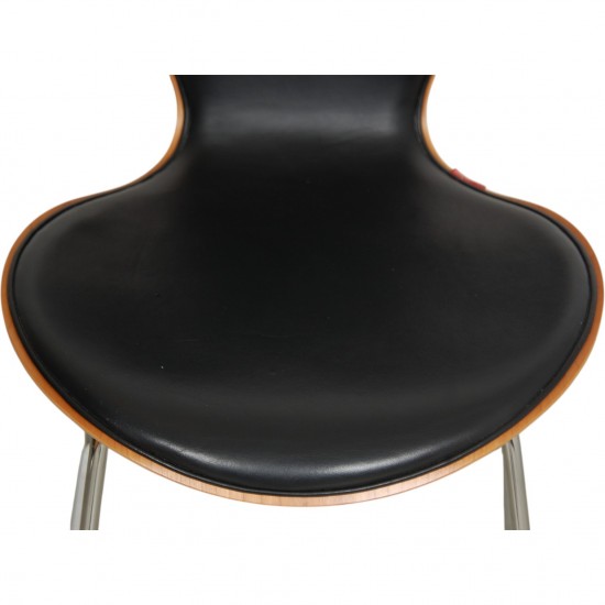 Arne Jacobsen 3187 Barstol i kirsebærtræ og sort læder
