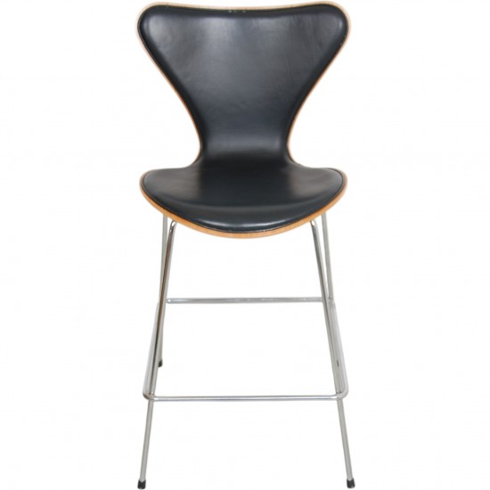 Arne Jacobsen 3187 Barstol i kirsebærtræ og sort læder