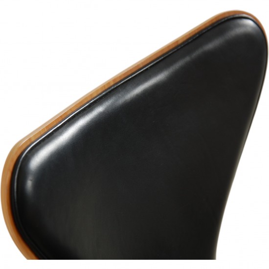 Arne Jacobsen 3187 Barstol i kirsebærtræ og sort læder