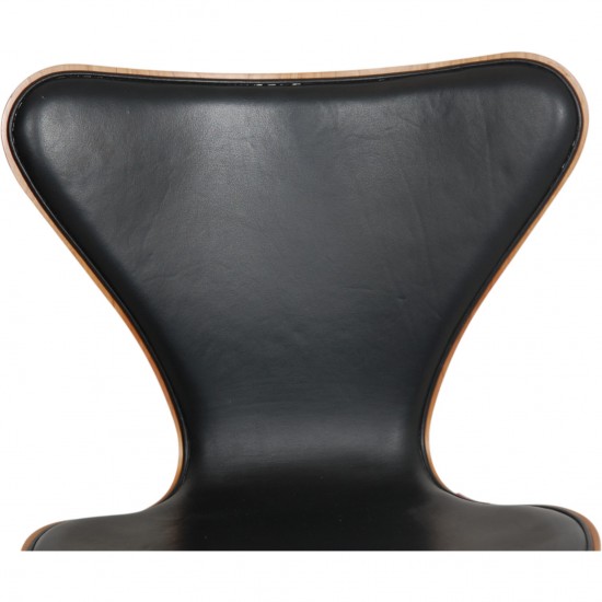Arne Jacobsen 3187 Barstol i kirsebærtræ og sort læder